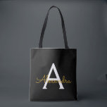 Zwarte naam Gold Girly Script Monogram Modern Tote Bag<br><div class="desc">Zwart en goudlegant Voeg je eigen monogram boekzak toe. Deze Book Bag kan worden aangepast om uw initiaal en voornaam op te nemen en wordt gegeven als cadeau voor Kerstmis,  Sweet 16 Birthday,  Vrijgezellenfeest of een bruiloft.</div>