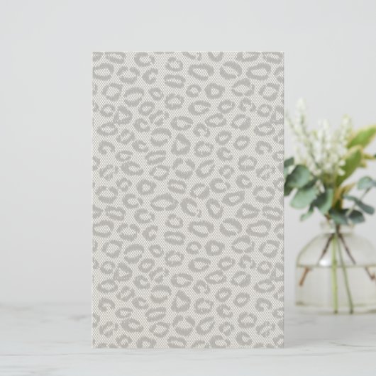 Zwarte netzijde met luipaard op wit briefpapier (Staand voorkant)