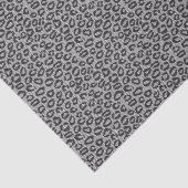 Zwarte netzijde met luipaard op wit tissuepapier (Detail)