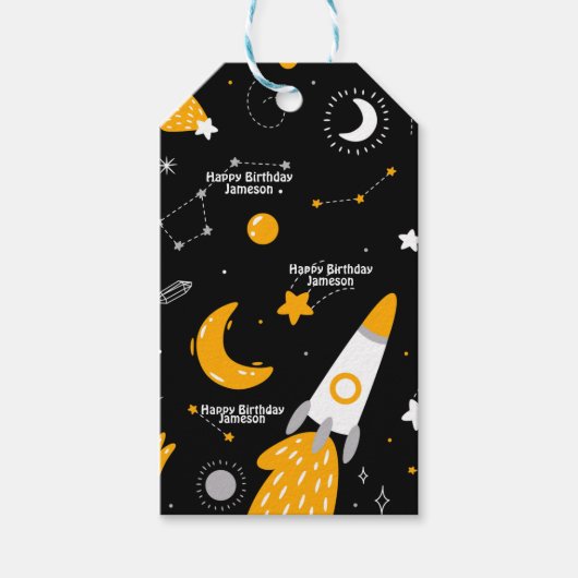 Zwarte Night Sky Buitenspace Rocket Birthday Cadeaulabel (Voorkant)