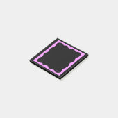 Zwarte notities met kronkelige roze rand  post-it® notes (Schuin)