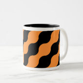 Zwarte, Oranje Retrocirkels Kunstpatroonpatronen M Tweekleurige Koffiemok (Voorkant rechts)