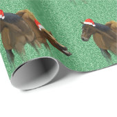 Zwarte paarden en karamelpaarden met een kersthoed cadeaupapier (Rol Hoek)