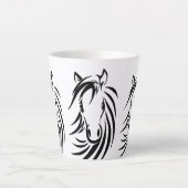 Zwarte Paardenkoppen Latte Mok (Voorkant)