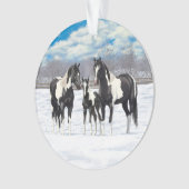 zwarte paardenpestjes met kwartsverf in sneeuw ornament (voorkant)