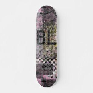 Zwarte paarse b collage kunst op skateboard