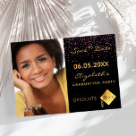 Zwarte paarse confetti Afstudeerfeest Save The Date<br><div class="desc">Een foto sparen de datumkaart voor een graduatiepartij. Op voorzijde: voeg uw eigen verticale groottefoto van toe afstuderen. Een zwarte kleur op de achtergrond en een paarse confetti sprinkhaan. Sjablonen voor een naam en datum. Gouden letters. De naam en de tekst: Sparen de Datum wordt geschreven met een modern hand...</div>