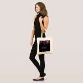Zwarte paarse glinsterende monogram initiaal tote bag (Voorkant (model))