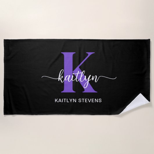 Zwarte Paarse Script Monogram Strandlaken (Voorkant)