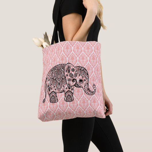Zwarte Paisley olifant op roze damasks Tote Bag (Dichtbij)
