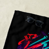 Zwarte panter op een graffiti-achtergrond met voor strandlaken (In situ)