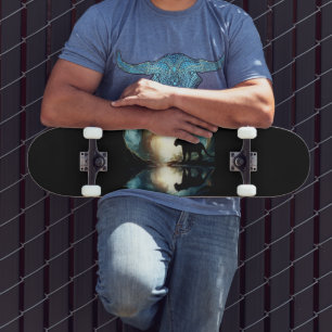 Zwarte panter weerspiegeld in waterpoel in Oerwoud Persoonlijk Skateboard