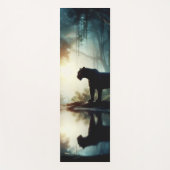 Zwarte panter weerspiegeld in waterpoel in Oerwoud Yogamat (Voorkant)