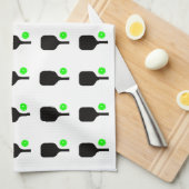 Zwarte pickleball peddel & groene ballen theedoek (Quarter Fold)