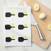 Zwarte pickleball peddels en gele ballen theedoek (Quarter Fold)