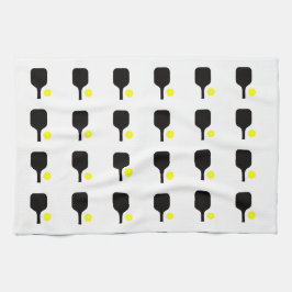 Zwarte pickleball peddels en gele ballen theedoek