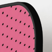Zwarte pin Stippen op roze Pickleball Paddle (Links Detail)