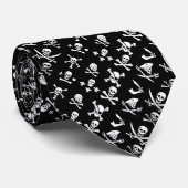 ZWARTE PIRATE BANNERS SKULL, GEKROOSTE BOTTEN, SWO STROPDAS (Opgerold)