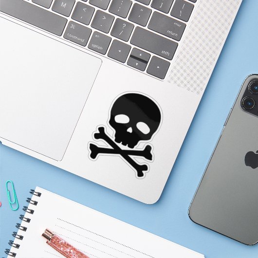 Zwarte Pirate Skull op witte achtergrond Sticker (Laptop met iPhone)
