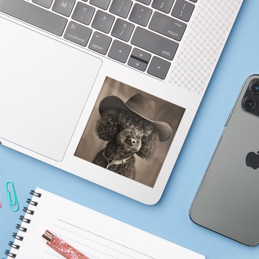 Zwarte poedel gekleed als een cowboy Halloween kos Sticker (Laptop met iPhone)