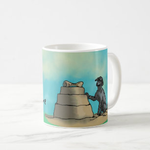 Zwarte poedel met zandkasteel koffiemok