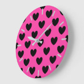 Zwarte polka harten in fuchsia roze grote klok (Hoek)