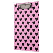 Zwarte polka harten op katoenroze snoep klembord (Links)