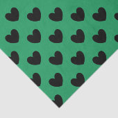 Zwarte polka harten op Kelly green Tissuepapier (Detail)