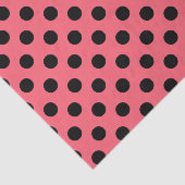 Zwarte polka-punten op koraal tissuepapier (Detail)
