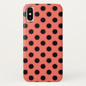 Zwarte polka-punten op levend koraal Case-Mate iPhone case (Achterkant)