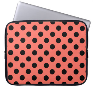 Zwarte polka-punten op levend koraal laptop sleeve