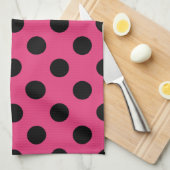 Zwarte polka stippen op fuchsia theedoek (Quarter Fold)