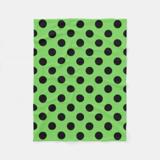 Zwarte polka-stippen op kalkgroen fleece deken