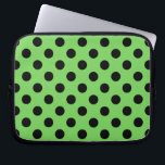 Zwarte polka-stippen op kalkgroen laptop sleeve<br><div class="desc">Zwarte polka-stippen op kalkgroen</div>