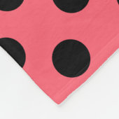 Zwarte polka stippen op koraal fleece deken (Hoek)