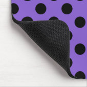 Zwarte polka-stippen op lavendel muismat (Hoek)