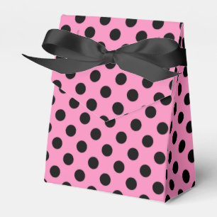 Zwarte polka-stippen op roze bedankdoosjes