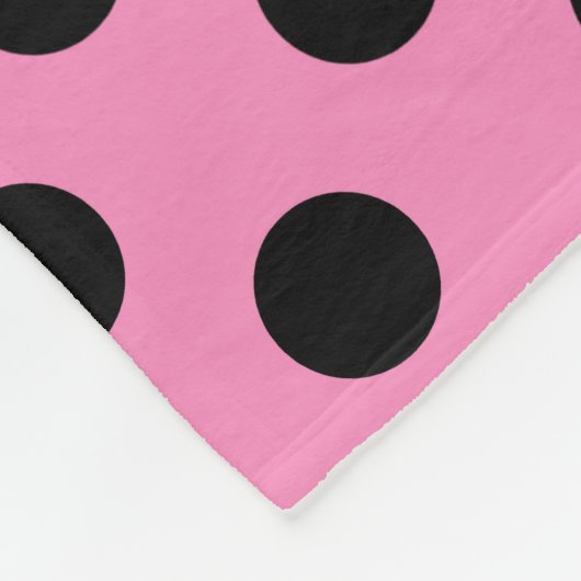 Zwarte polka-stippen op roze fleece deken (Hoek)