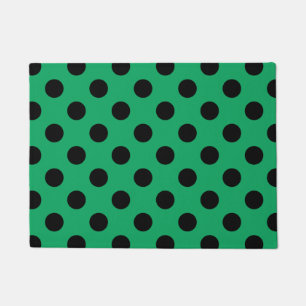 Zwarte polka-stippen op vers groen deurmat