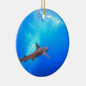 Zwarte-punthirnhaai zwemt onderwater keramisch ornament (Rechts)