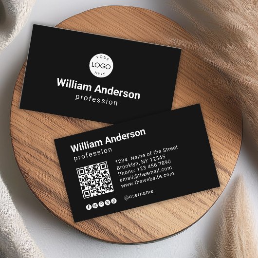 Zwarte QR-code aangepaste logo en sociale media pi Visitekaartje