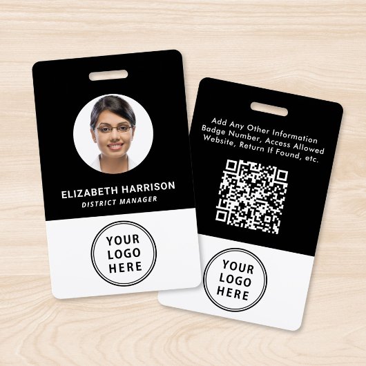 Zwarte QR-code voor bedrijfslogo op personeelskaar Badge