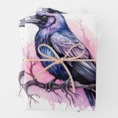 Zwarte raaf op een tak illustratie inpakpapier vel (In situ)