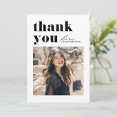 Zwarte Retro Typografie Moderne Foto Afstuderen Bedankkaart (Staand voorkant)