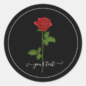 Zwarte ronde sticker met rode roos en aangepaste t (Voorkant)