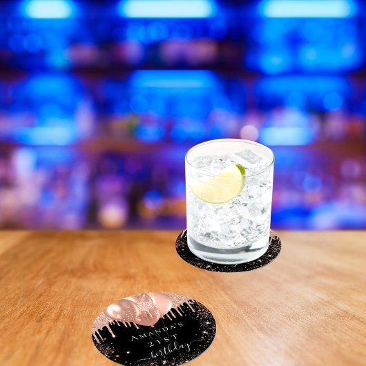 Zwarte roos gouden glittersballonnen voor verjaard ronde kartonnen onderzetter