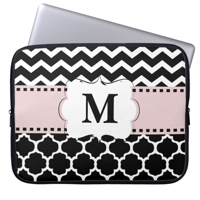 Zwarte roze Chevron Monogram laptophoes Laptop Sleeve (Voorkant)