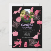 Zwarte & roze Halloween verjaardagsfeestje uitnodi Kaart (Voorkant)