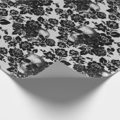 Zwarte Rozen en Skulls op wit Cadeaupapier (Hoek)