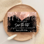Zwarte rozen gouden ballonnen verjaardagsfeestje save the date<br><div class="desc">Een girly en trendy Save the Date voor een 18e (of elke leeftijd) verjaardagsfeestje. Een zwarte achtergrond versierd met ballonnen. Personaliseer en voeg een datum en naam / leeftijd toe. De tekst: Save the Date is geschreven met een groot trendy handgeschreven stijlscript.</div>